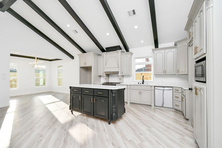 Furnished interior view inside a new home in , Rosharon (Image 7).