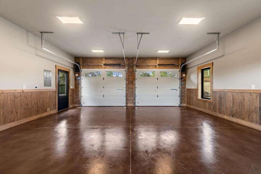 Spacious, unfurnished interior of a new home in , Blue Ridge (Image 26).