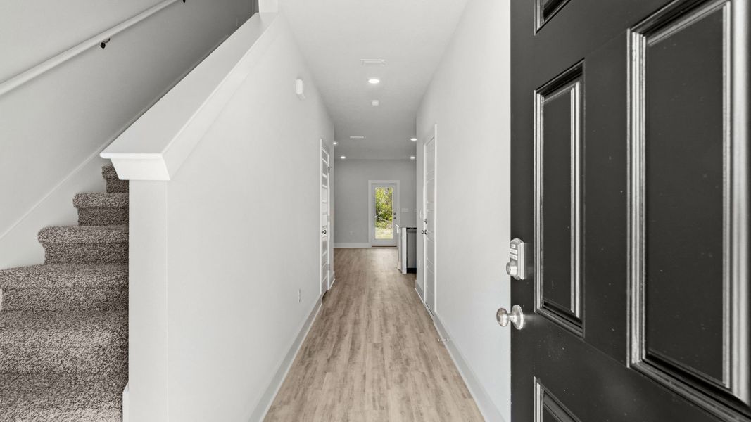 Spacious, unfurnished interior of a new home in Chateau Nemours, Port Saint Joe (Image 26).