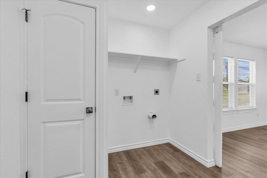 Spacious, unfurnished interior of a new home in , Riesel (Image 22).