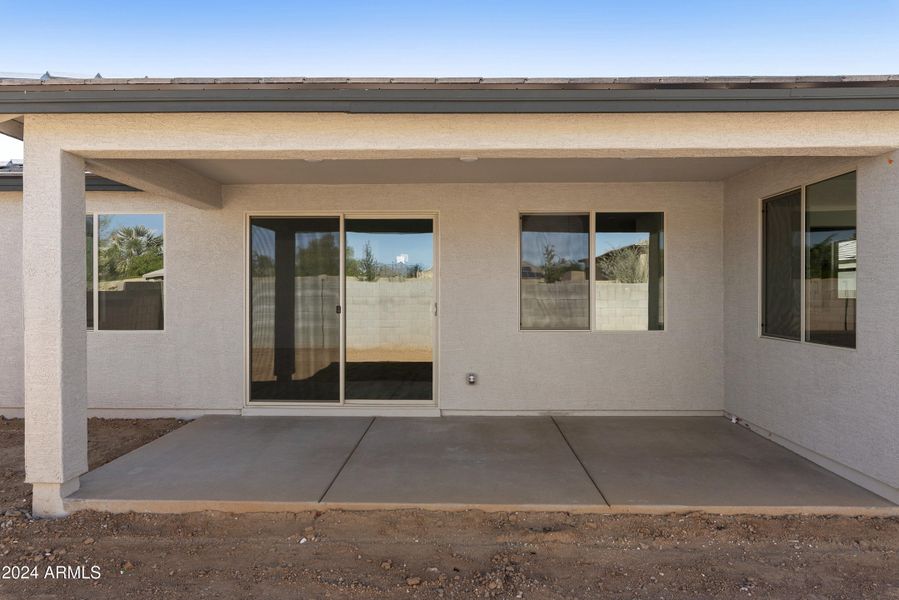 LARGE COVERED BACK PATIO