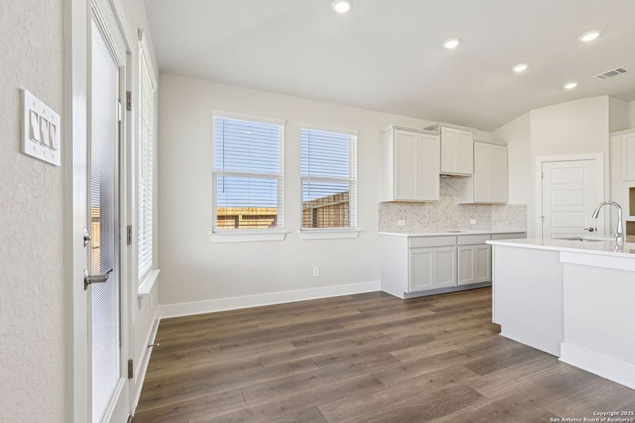Spacious, unfurnished interior of a new home in Carmel Ranch, Schertz (Image 44).