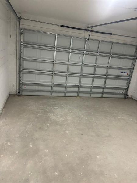 Spacious, unfurnished interior of a new home in , Deland (Image 1).