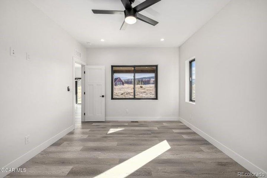 Spacious, unfurnished interior of a new home in , Granby (Image 37).