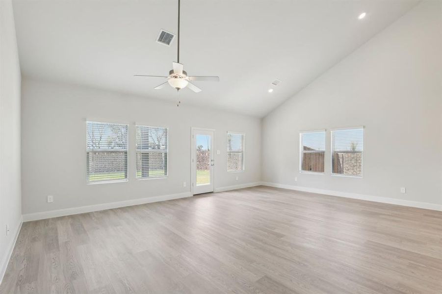 Spacious, unfurnished interior of a new home in Windmore, Princeton (Image 26).