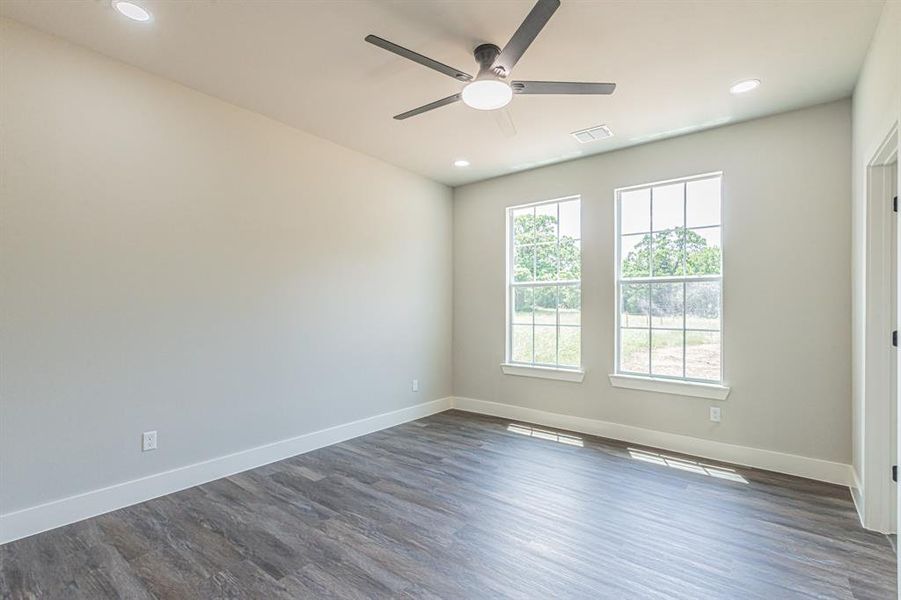 Spacious, unfurnished interior of a new home in , Alvarado (Image 16).