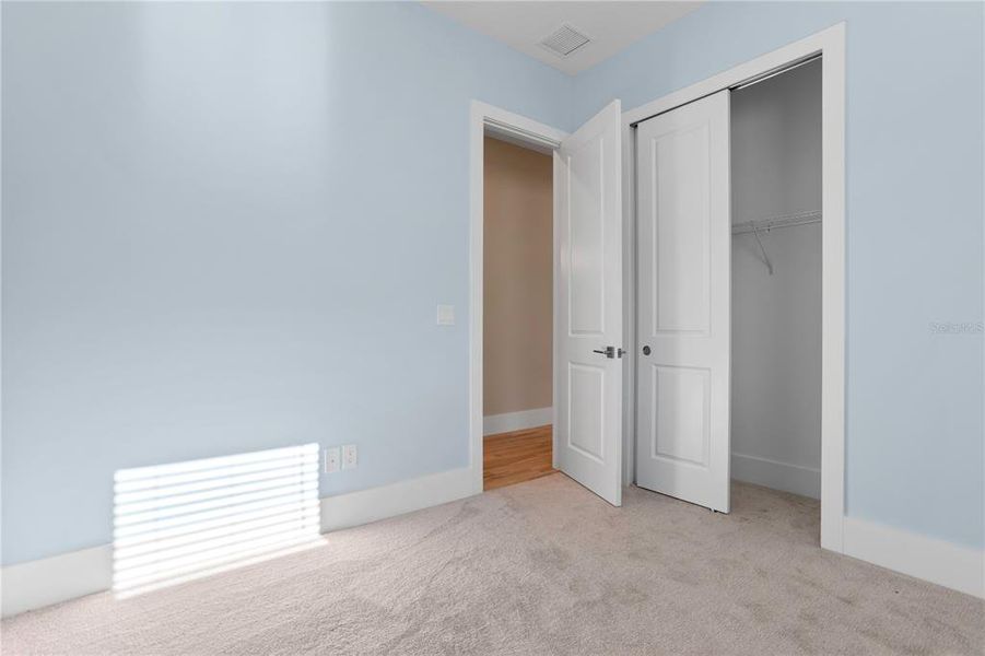 Spacious, unfurnished interior of a new home in , Winter Garden (Image 19).