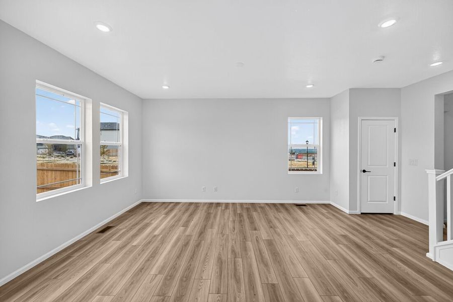Spacious, unfurnished interior of a new home in Lake Bluff, Greeley (Image 11).