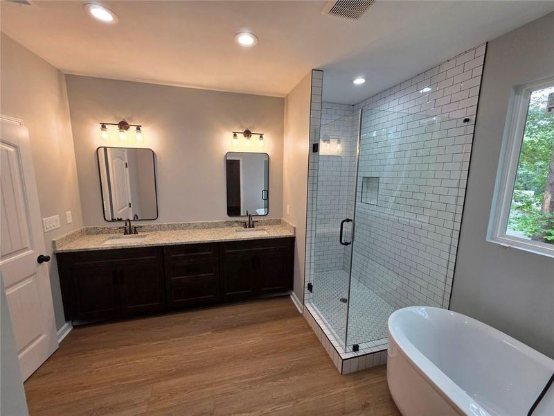 Furnished interior view inside a new home in , Jasper (Image 6).