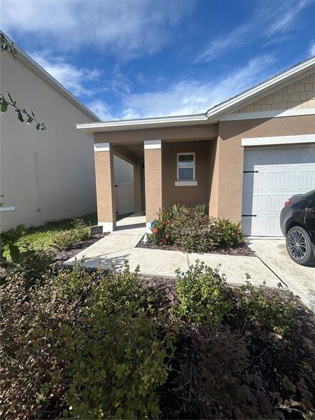 Exterior details and patio area of a home in , Davenport (Image 1).
