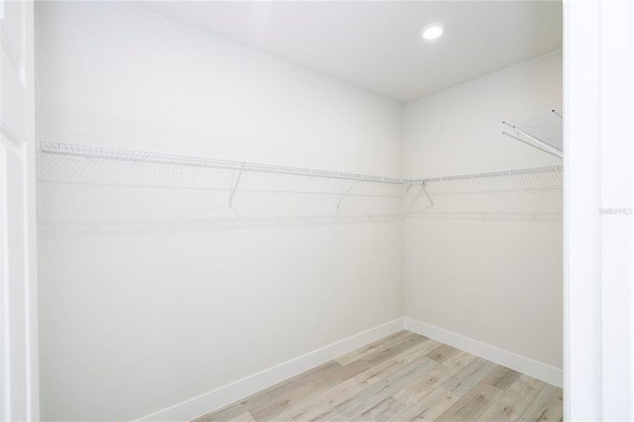 Spacious, unfurnished interior of a new home in , Citrus Springs (Image 7).