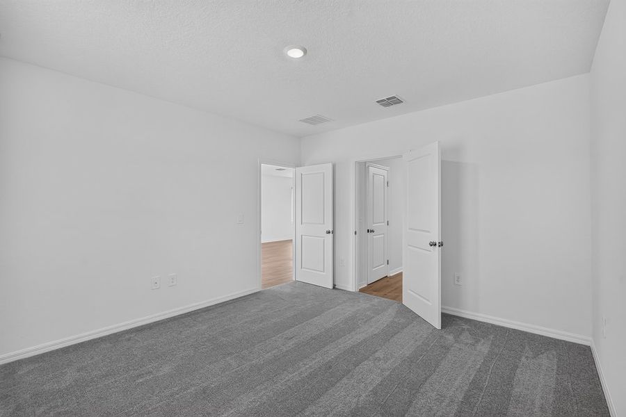 Spacious, unfurnished interior of a new home in Palm Wind, Hudson (Image 8).