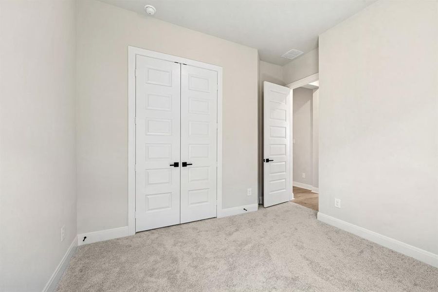 Spacious, unfurnished interior of a new home in Myrtle Creek, Waxahachie (Image 16). Spacious, unfurnished interior of a new home in Myrtle Creek, Waxahachie (Image 16).