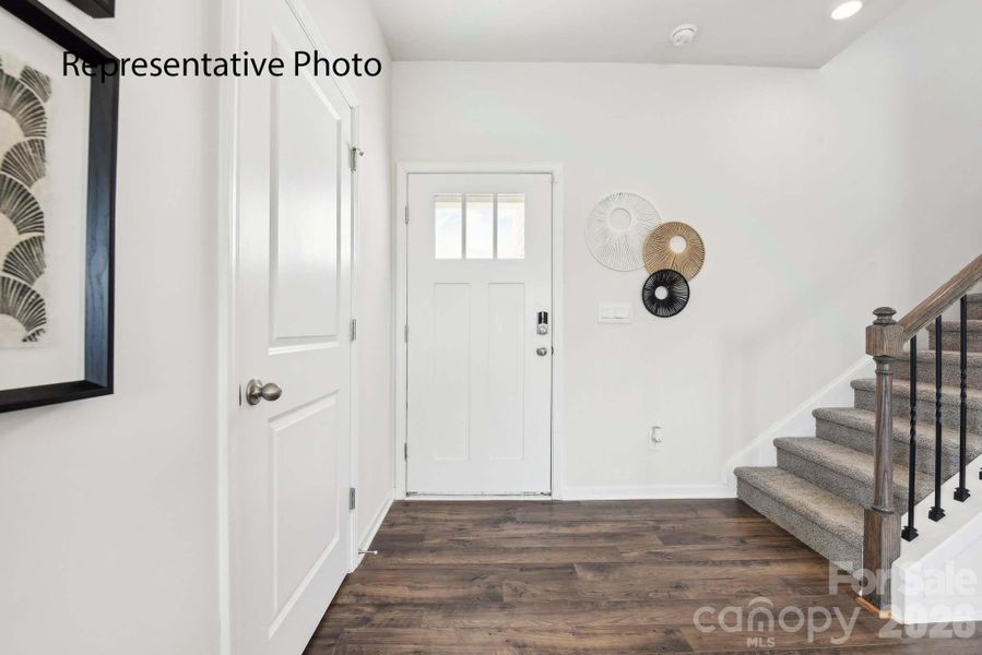 Spacious, unfurnished interior of a new home in Fergus Crossing, York (Image 17).