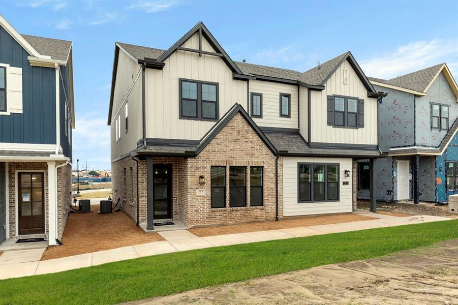 02. 713 Kerrville - Front (2) 02. 713 Kerrville - Front (2)