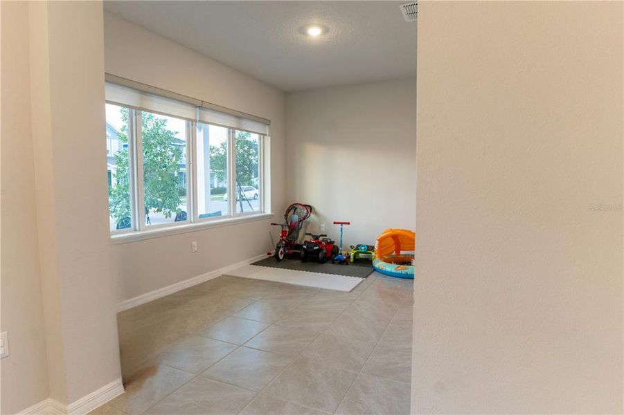 Spacious, unfurnished interior of a new home in Weslyn Park in Sunbridge 34', St. Cloud (Image 46).