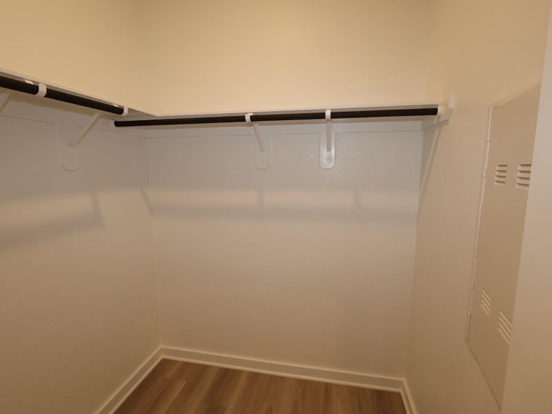 Spacious, unfurnished interior of a new home in Miller's Pond, Rosenberg (Image 27).