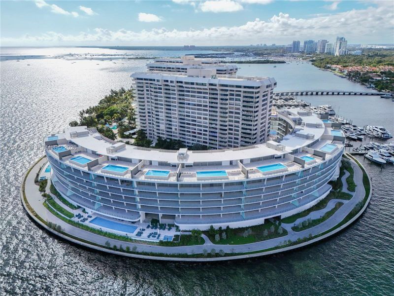Condo located in Miami, FL showcasing its design and architecture (Image 25). Condo located in Miami, FL showcasing its design and architecture (Image 25).