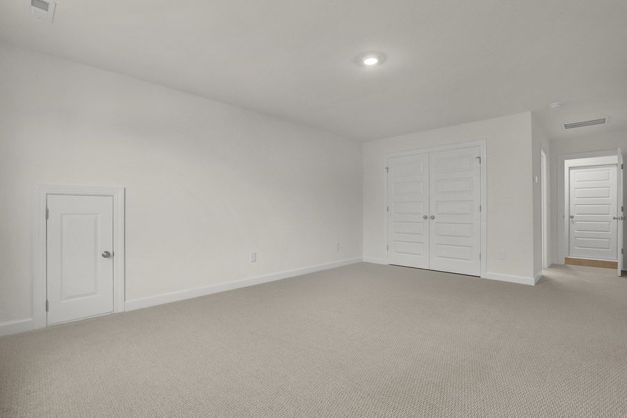 Spacious, unfurnished interior of a new home in East Wynd, Hampstead (Image 22).
