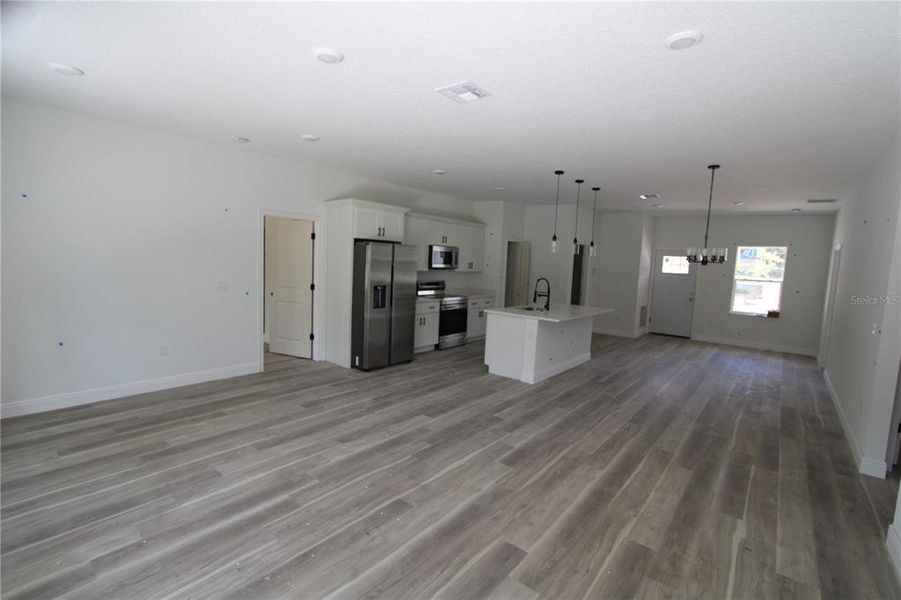 Spacious, unfurnished interior of a new home in , Citrus Springs (Image 29).