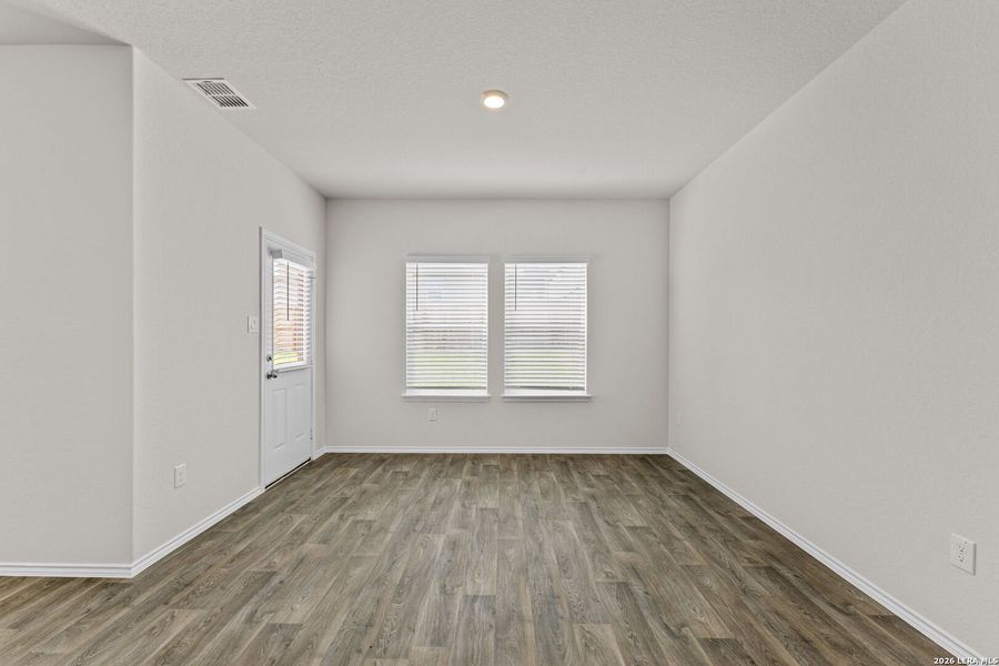 Spacious, unfurnished interior of a new home in Laurel Vistas, San Antonio (Image 31).