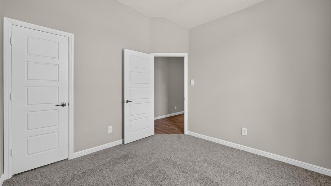 Spacious, unfurnished interior of a new home in Lakeview Pointe, Grand Prairie (Image 26).