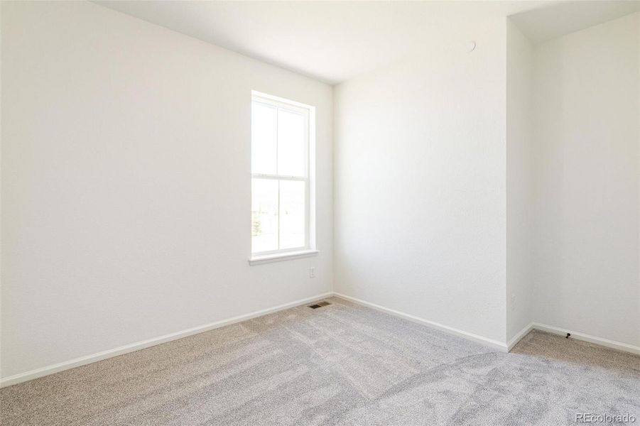 Spacious, unfurnished interior of a new home in Legato, Commerce City (Image 32).