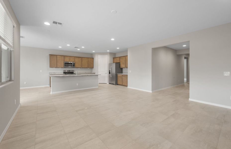 Spacious, unfurnished interior of a new home in El Rancho Santa Rosa, Maricopa (Image 26).