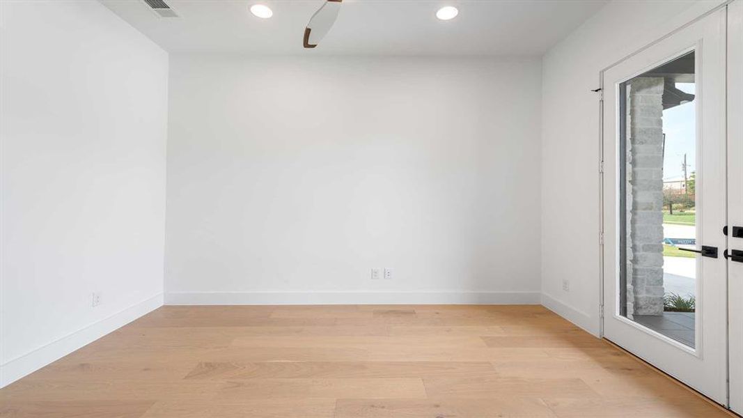 Spacious, unfurnished interior of a new home in Adkins Park 70', Hurst (Image 13).