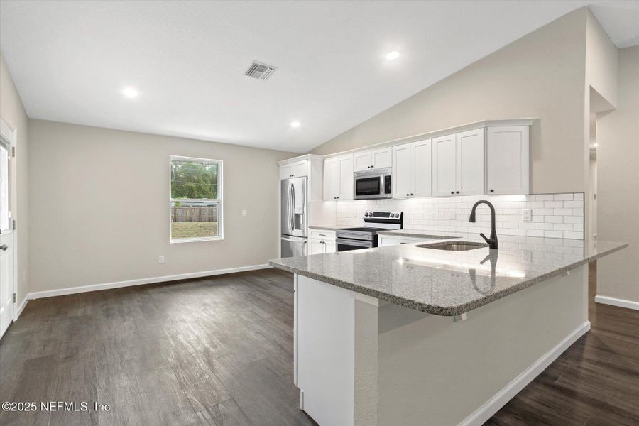 Furnished interior view inside a new home in , Palatka (Image 4).