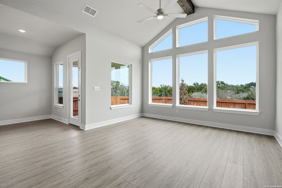 Spacious, unfurnished interior of a new home in Stillwater Ranch, San Antonio (Image 16).