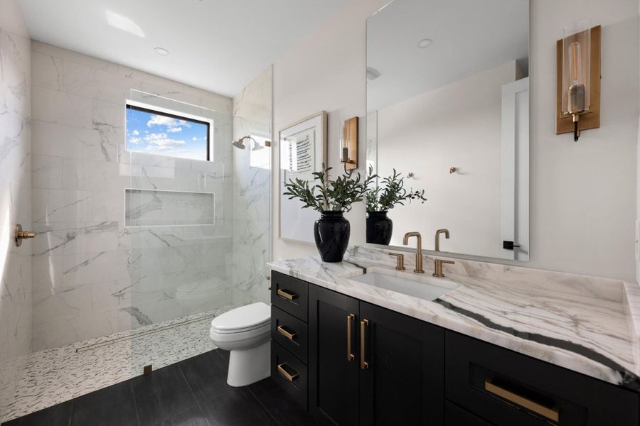 Guest bathroom on the 2nd floor
