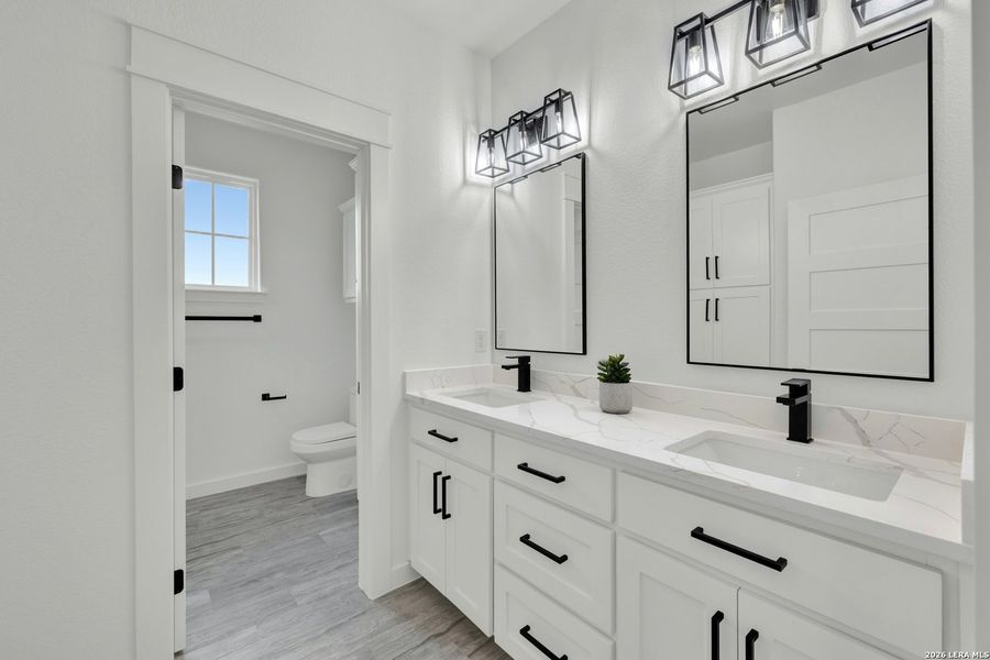 Furnished interior view inside a new home in , Seguin (Image 38).