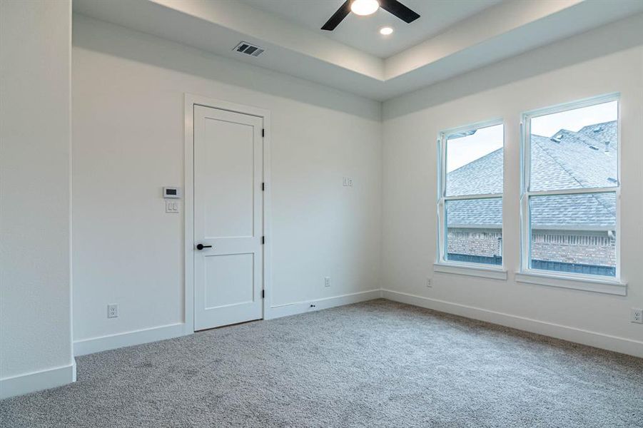 Spacious, unfurnished interior of a new home in , Heath (Image 29).