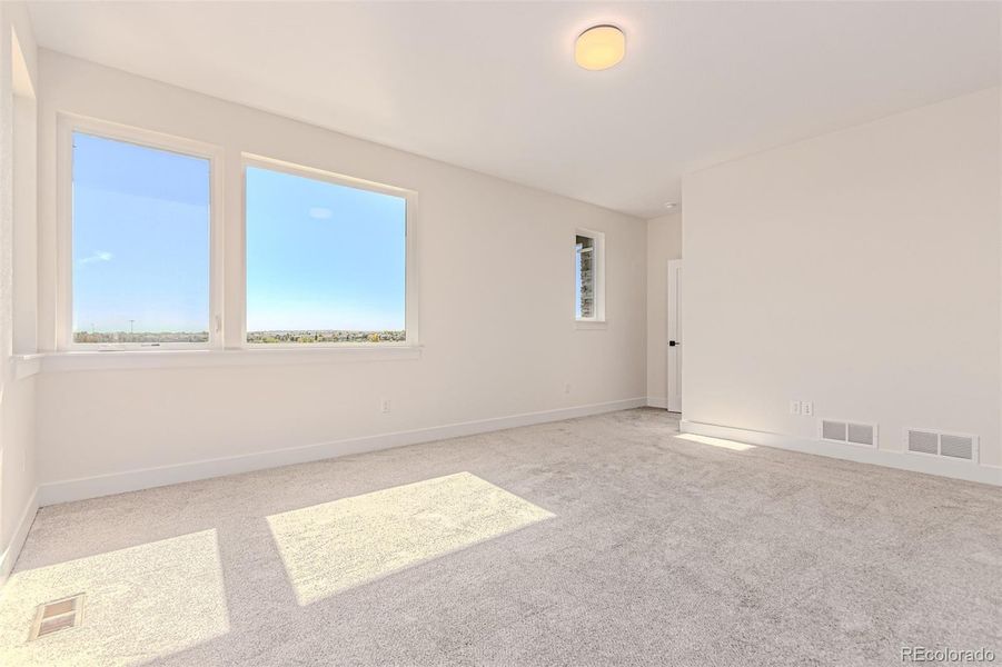 Spacious, unfurnished interior of a new home in West Grange, Longmont (Image 18).