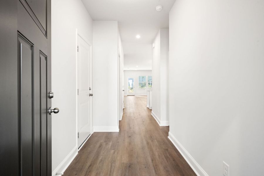 Spacious, unfurnished interior of a new home in Waterways, Richmond Hill (Image 24).