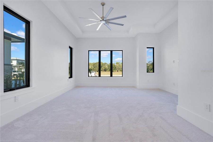 Spacious, unfurnished interior of a new home in , Orlando (Image 41).