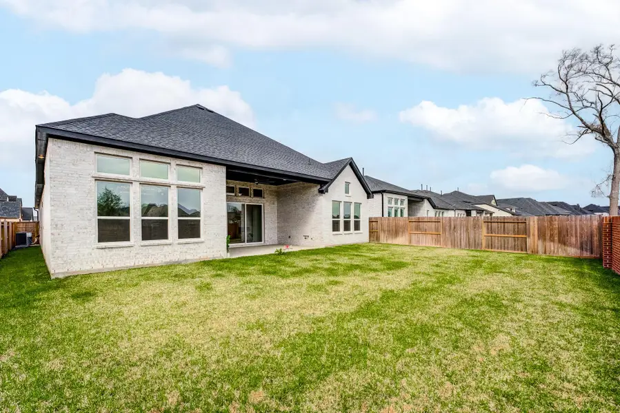 Exterior details and patio area of a home in , Missouri City (Image 4).