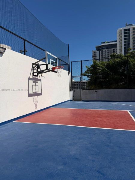 Community amenities in , Miami (Image 47).