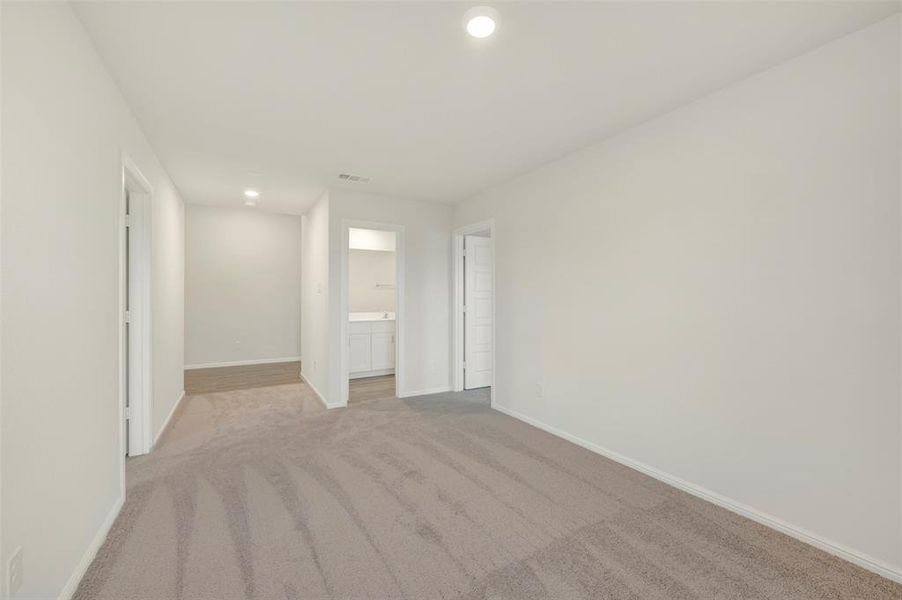 Spacious, unfurnished interior of a new home in The Preserve, Justin (Image 29).