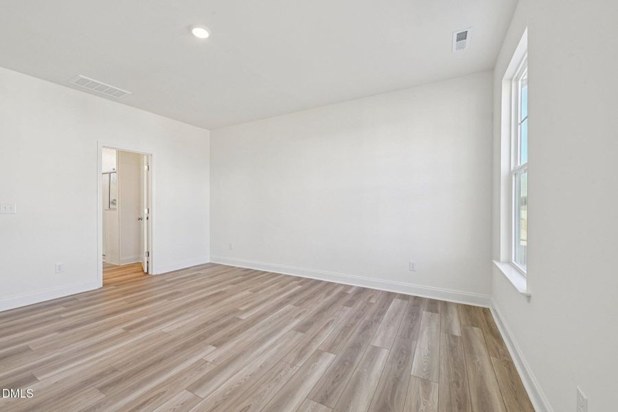 16-web-or-mls-Hipwood Dr-S2901-016