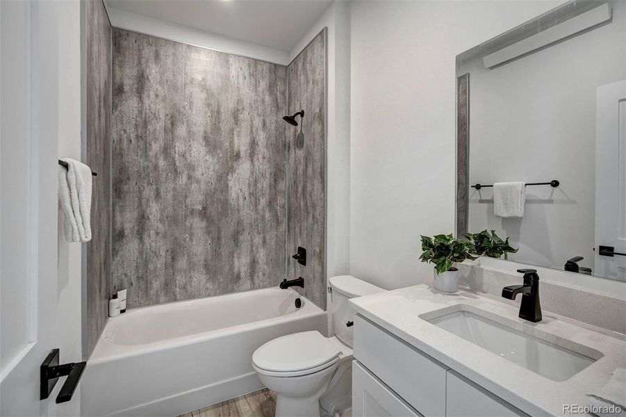 Lincoln Model Home Photos. Same model home by same builder.