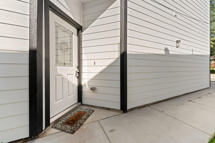 Exterior details and patio area of a home in , Willis (Image 3).