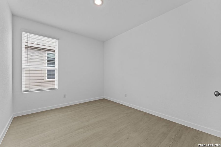 Spacious, unfurnished interior of a new home in Sky Ranch, New Braunfels (Image 25).