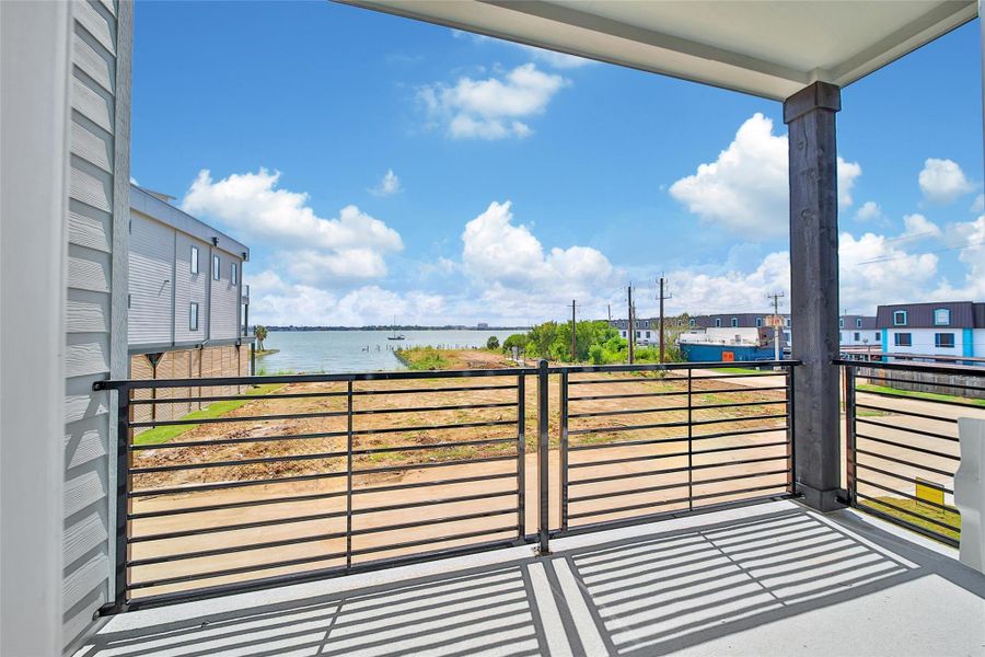 Exterior details and patio area of a home in Lago Pointe, Seabrook (Image 18).