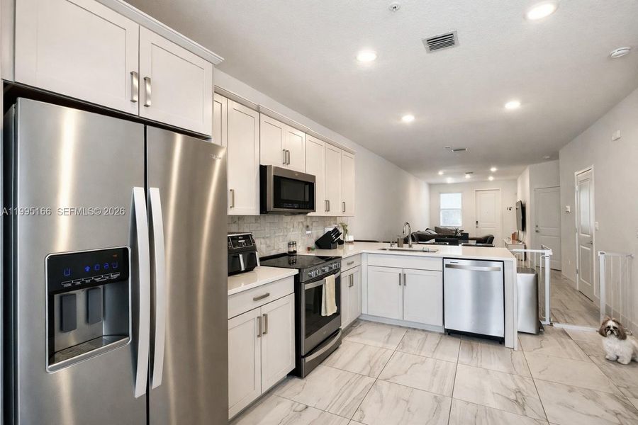 Fully upgraded kitchen with modern finishes and high-end appliances Fully upgraded kitchen with modern finishes and high-end appliances