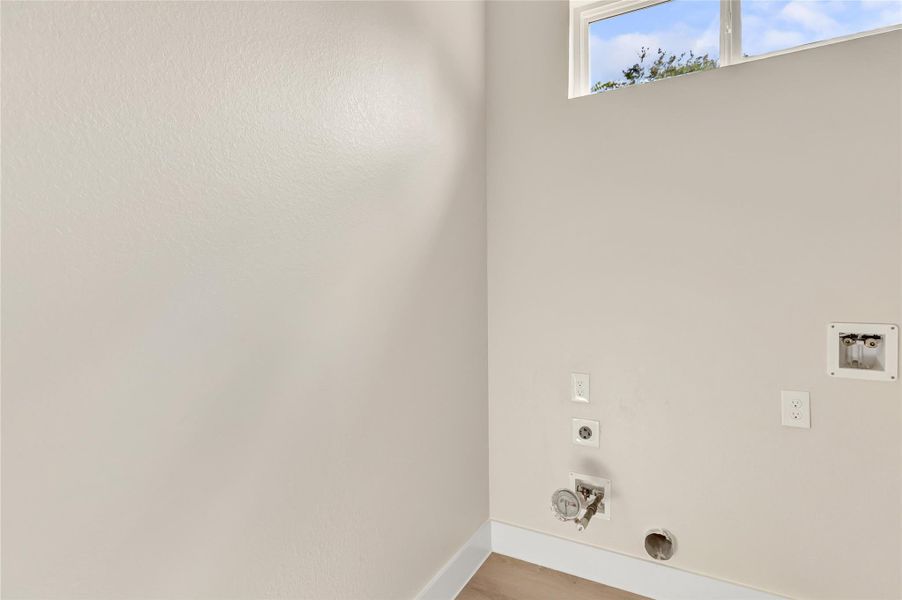 Spacious, unfurnished interior of a new home in , Conroe (Image 22).