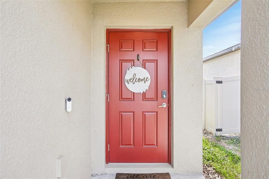 Exterior details and patio area of a home in , Land O' Lakes (Image 3).