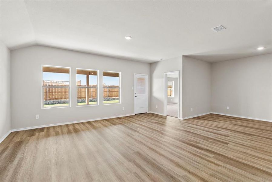 Spacious, unfurnished interior of a new home in Sunnycreek, Crowley (Image 19).