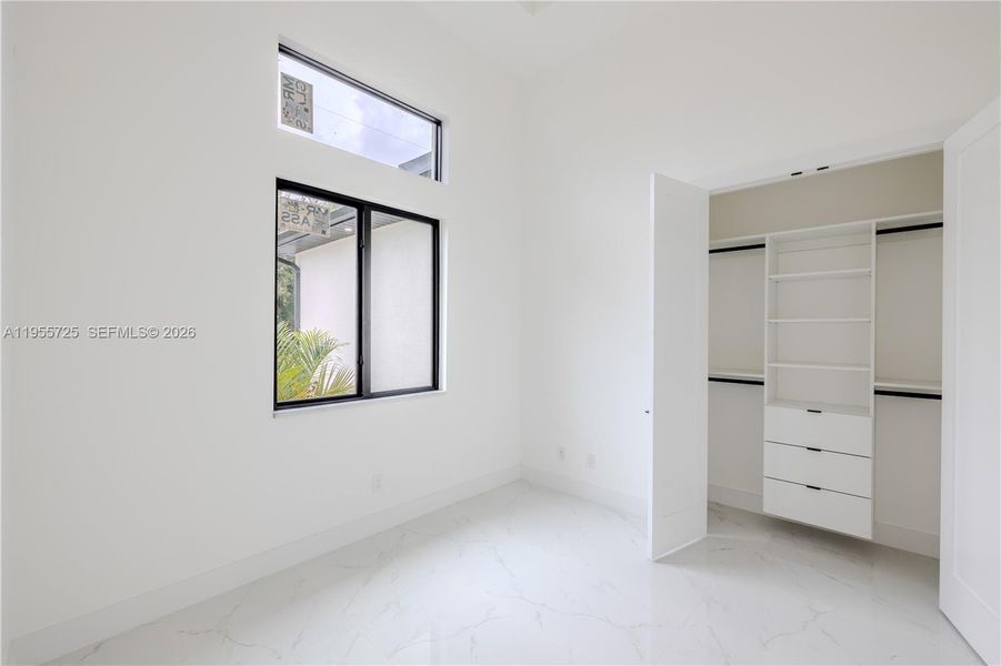 Spacious, unfurnished interior of a new home in , Cape Coral (Image 40).